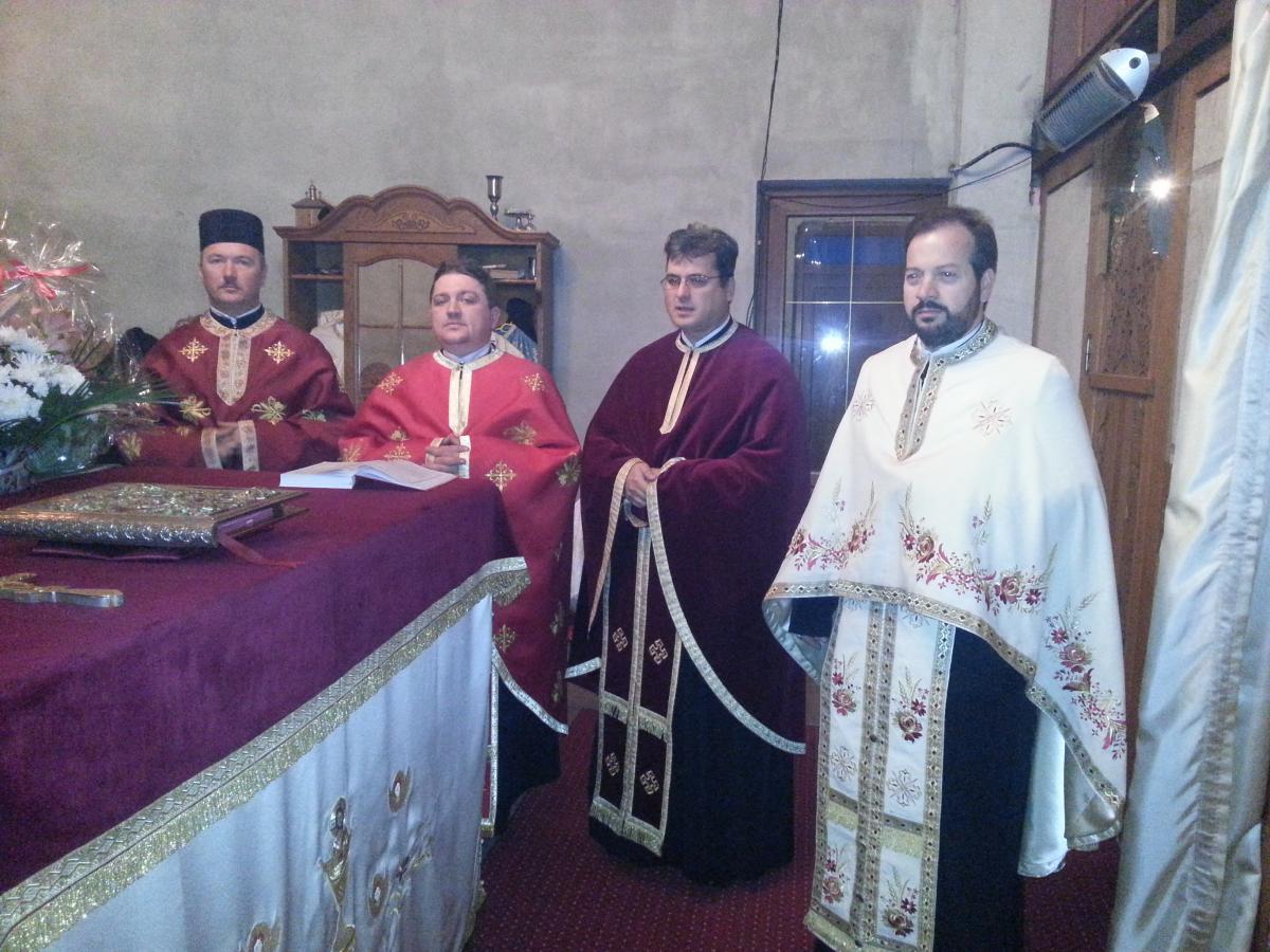 Slujba Vecerniei impreuna cu Prea Cucernicii Parinti  slujitori .